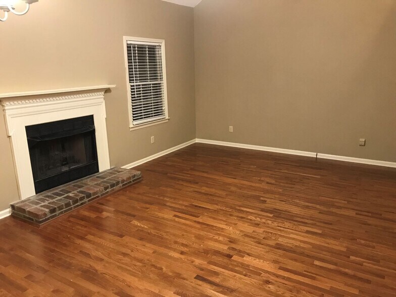 Living Room 3 - 1010 Hammack Ct