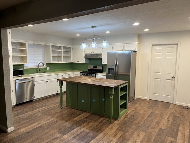 Building Photo - 5024 S 85th East Ave