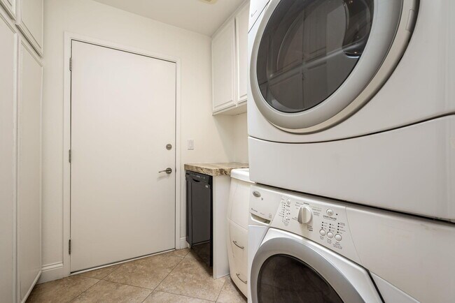 Building Photo - 44837 Oro Grande Cir