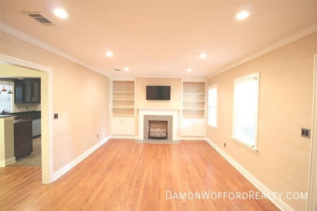 Building Photo - 125 River Park Dr