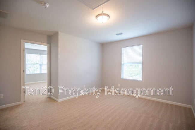 Building Photo - 316 Irish Ln