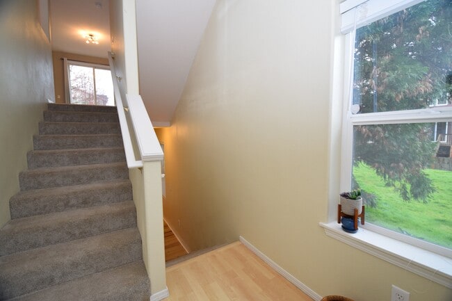 Building Photo - 232 NE 76th Ave