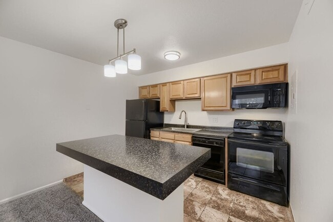 Building Photo - Updated 1 Bedroom Condo Near DTC Available Now