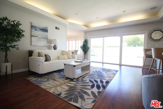 Building Photo - 6605 S Sherbourne Dr