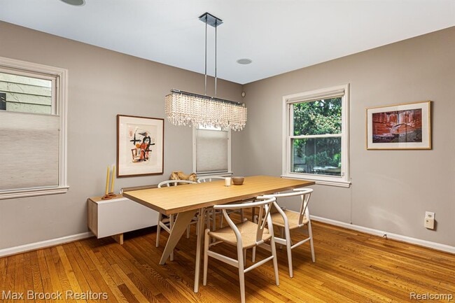 Building Photo - 328 George St