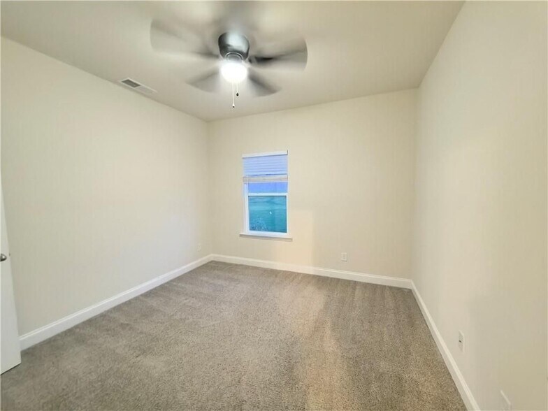 Building Photo - 757 Laurel Cove