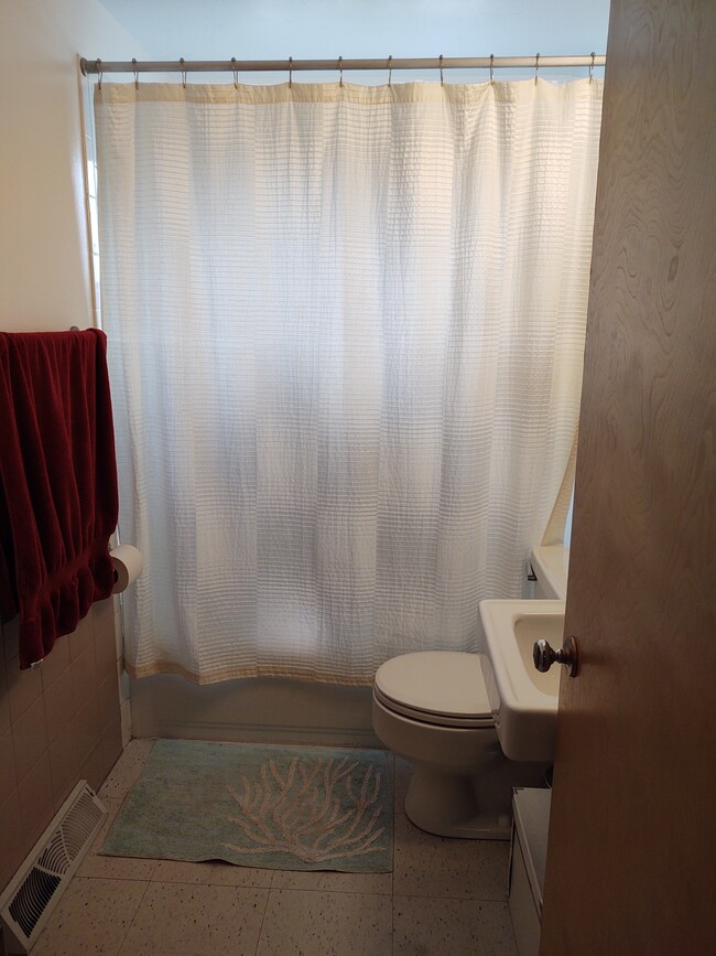 Bathroom - 2630 Mapleton Ave