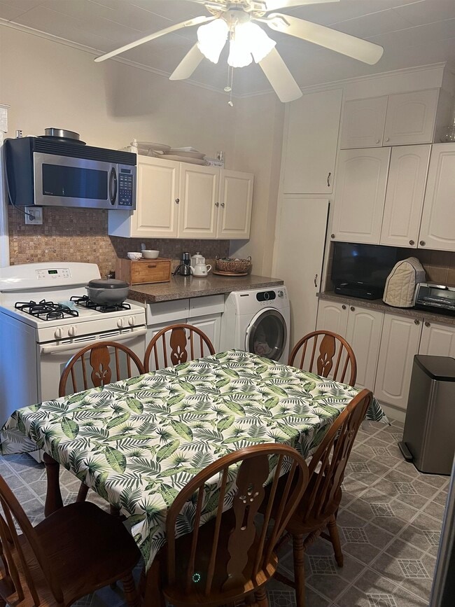 Building Photo - 405 AVENUE E