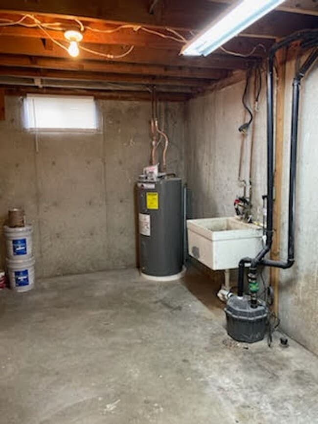 Building Photo - 12704-12706 E 31st Ave