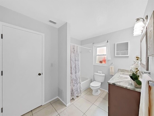 Building Photo - 878 Rustic Oaks Dr