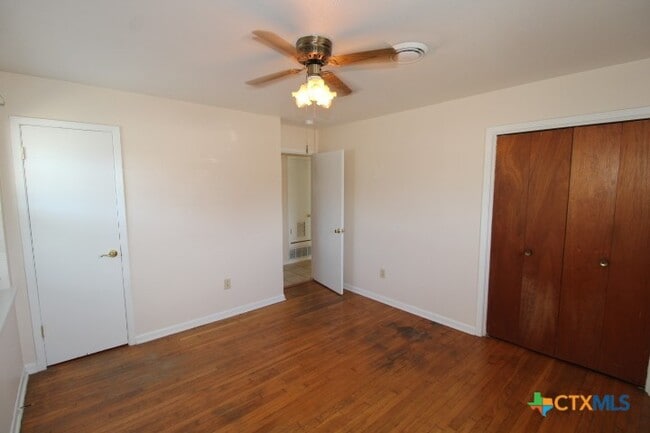 Building Photo - 2706 Live Oak Dr