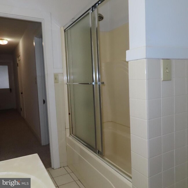 Building Photo - 304 S Coldbrook Ave