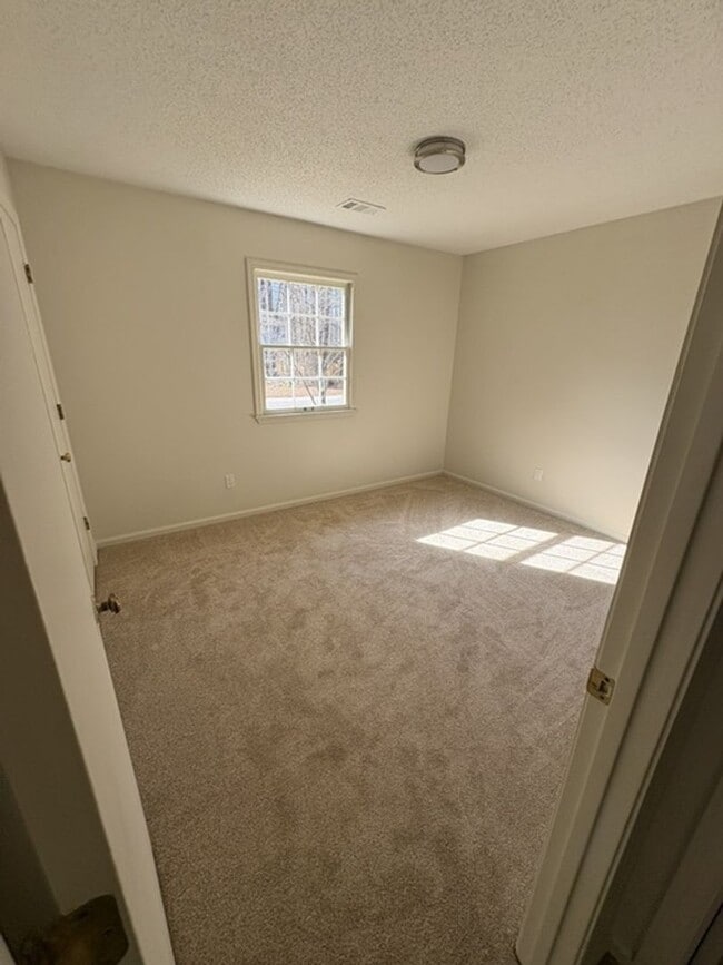 Building Photo - 11 Brookfield Dr