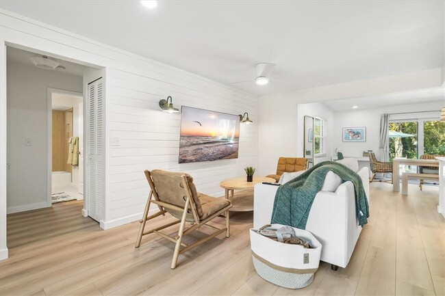 Building Photo - 2641 Hyde Park St