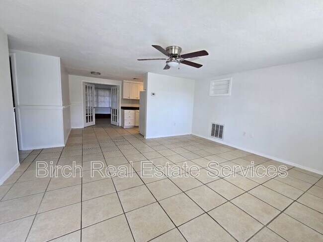 Building Photo - 4352 Shoreline Dr