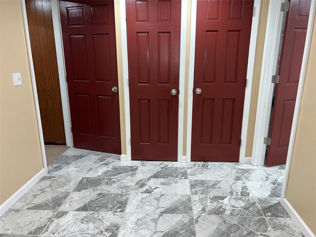 Building Photo - 2444 Rhonda Dr