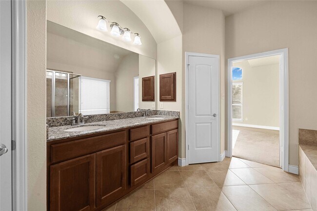 Building Photo - 28011 Hallimore Dr