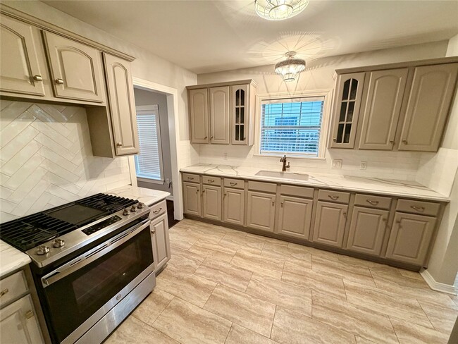 Building Photo - 8234 Bonner Dr