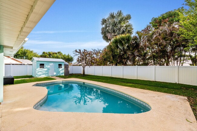 Building Photo - 8675 SW Keathley Ct