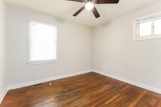 Building Photo - 606 Fleetwood Cir