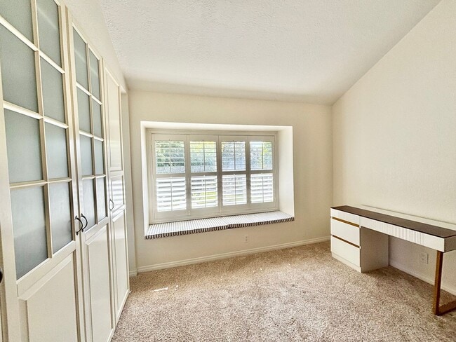 Building Photo - Oxnard | The Colony | 2 Bed + 2 Bath Condo...