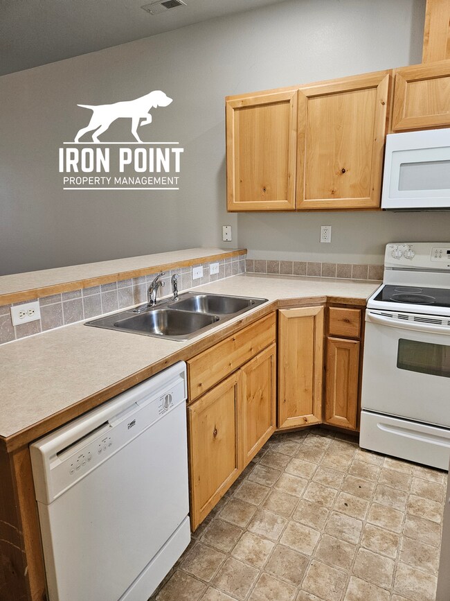 Building Photo - 2008WHITEOAK