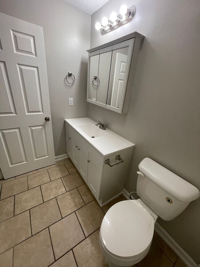 Building Photo - City Walk Apartments!