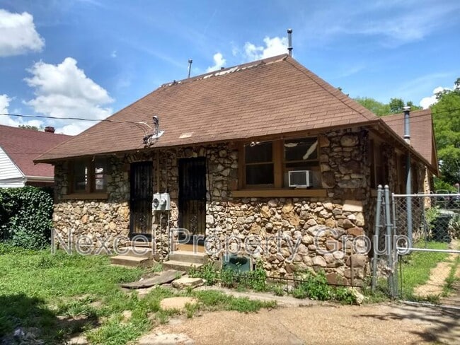 Building Photo - 785 E Pkwy S