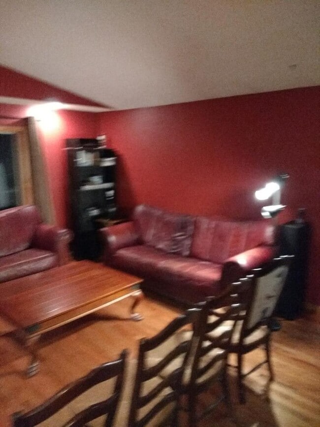 Building Photo - 3 Bedrooms, 2.5 Bathrooms Single Family Ho...