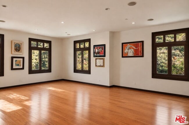 Building Photo - 28305 Via Acero