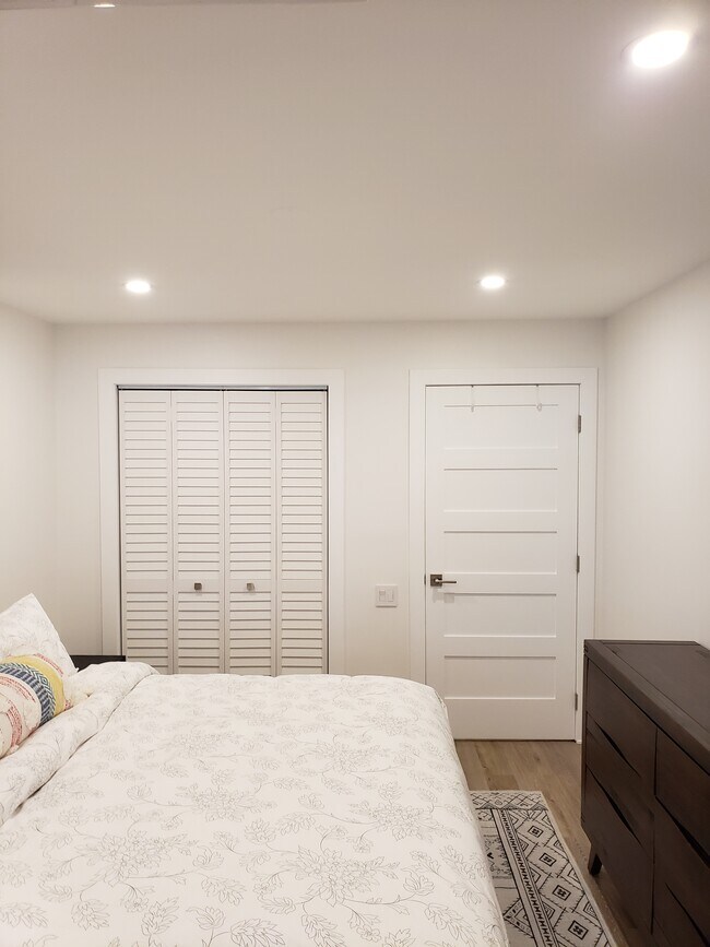 Building Photo - 15 E 117th St