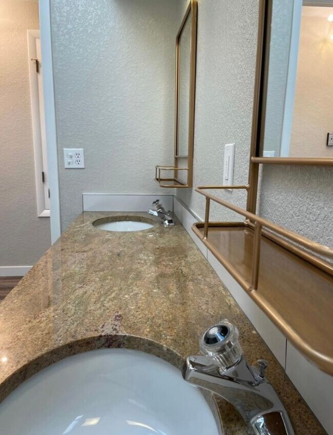 Building Photo - Vance