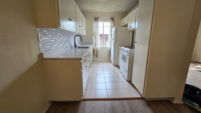 Building Photo - 526 S St Andrews Pl