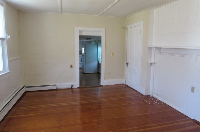 Building Photo - 316 Main St