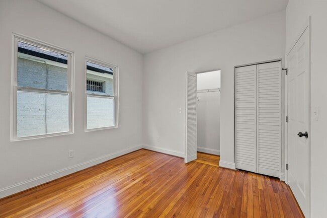Building Photo - 512 Granville Dr SW