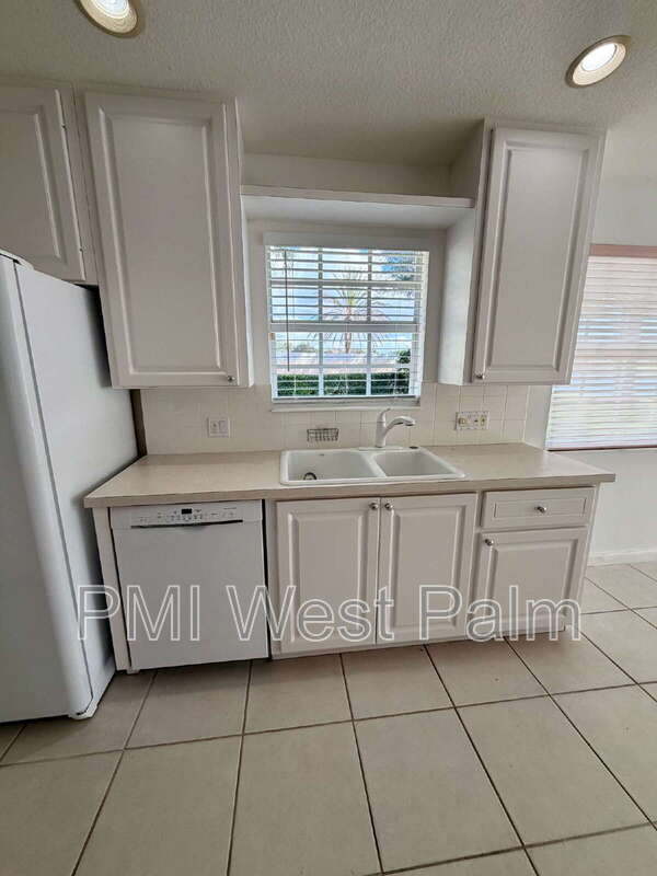 Building Photo - 8270 Eleuthera Ln