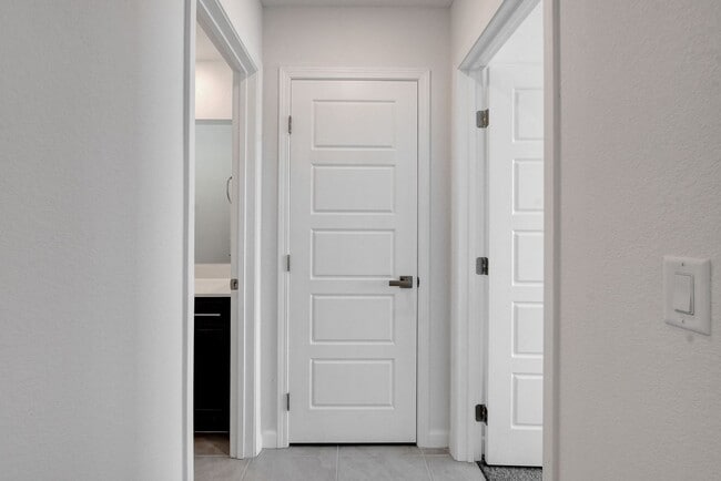 Building Photo - Like New Townhome at Falcon Ridge