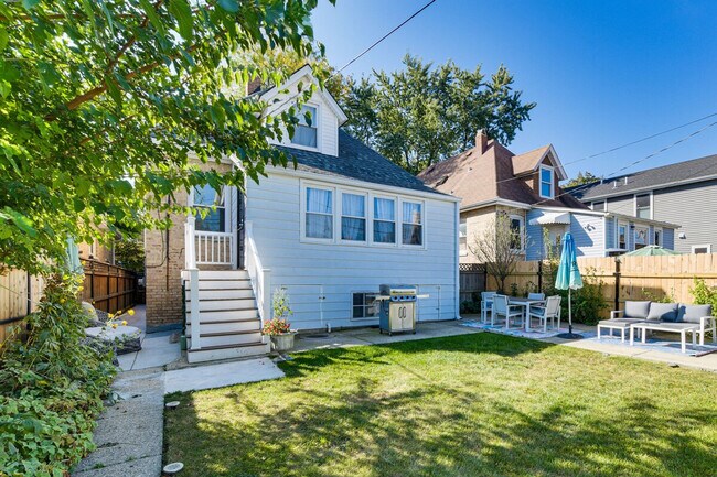 Building Photo - 4642 W Montana St