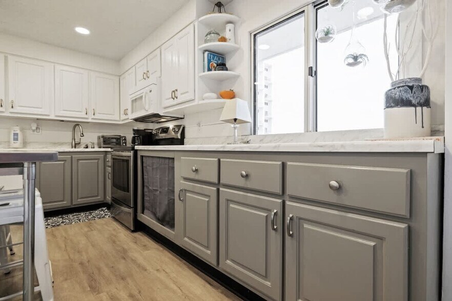 Building Photo - 23223 Front Beach Rd