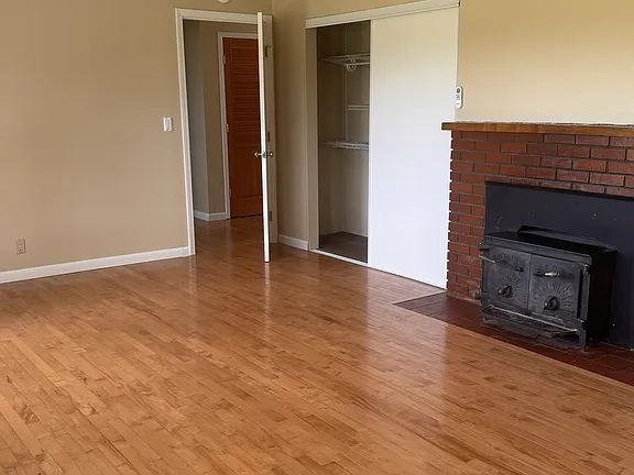 Building Photo - "Charming 3-Bedroom Retreat with Cozy Fireplace in Winston - 1,839 Sq Ft of Comfort!"