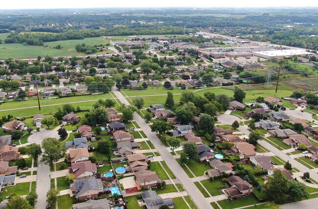Building Photo - 13050 Meadowview Ln