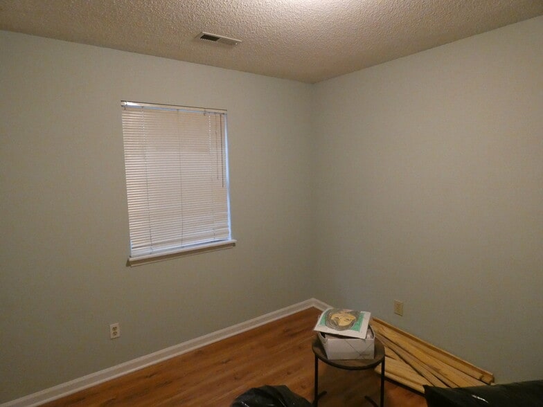Building Photo - 3113 Olde Birch Dr