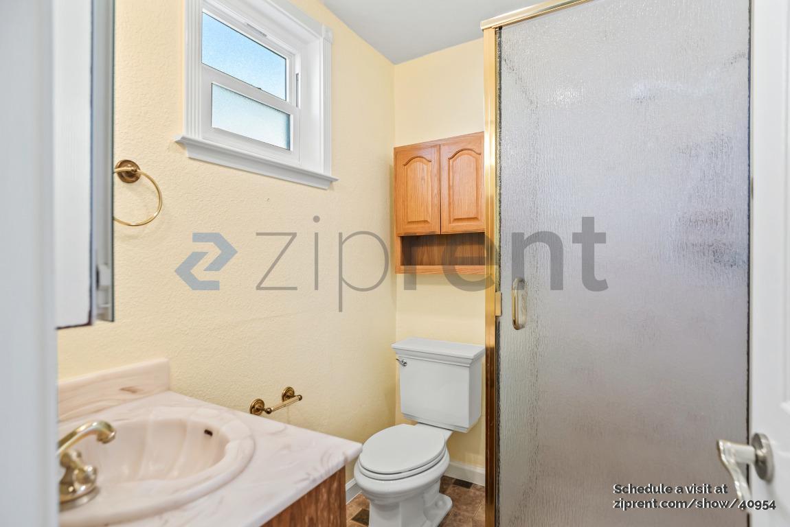 Building Photo - 33125 Basswood Ave
