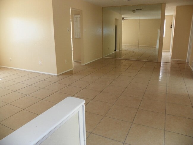 Building Photo - 11408 Lexington Ave NE