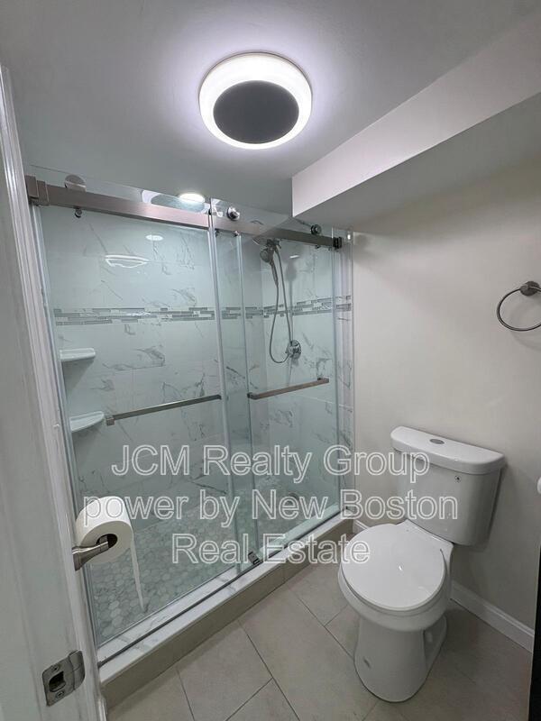 Building Photo - 144 Bloomingdale St