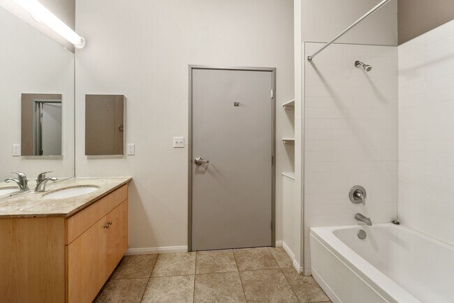 Building Photo - Spacious 2 Bedroom, 2 Bathroom Loft in Historic Downtown Anaheim