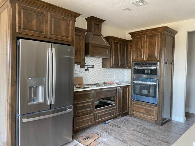Building Photo - 4231 Mesa Dr