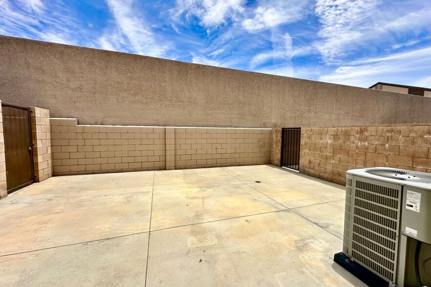 Building Photo - 16397 Valencia Ave