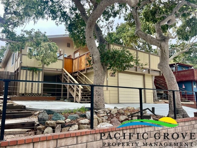 Building Photo - Furnished Single Family Home in Pacific Grove available NOW!