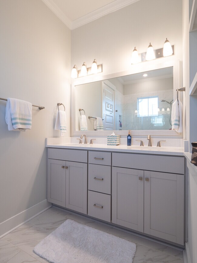 Double bowl vanity in Mbth - 3498 Habenaria Rd